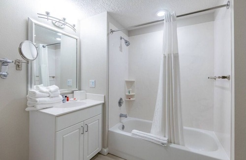 Smith's Memento Hotel | 1Bed/1Bath Suite. Daytona Beach, FL!