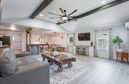 Central Oklahoma City Apartment | 1BR 4 mins from St. Anthony with a dedicated desk — built for work stays #9B