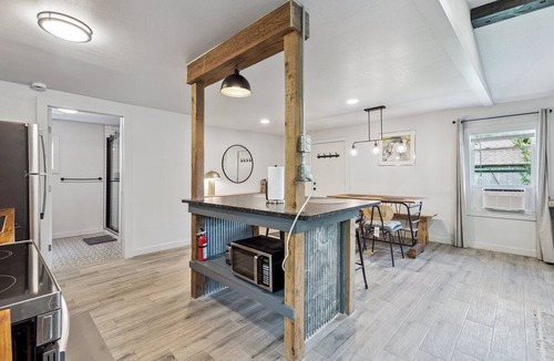 Central Oklahoma City Apartment | 1BR 4 mins from St. Anthony with a dedicated desk — built for work stays #9B