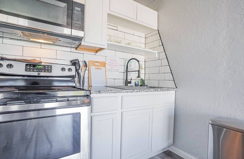 Central Oklahoma City Apartment | 1BR 7 mins from Integris Children's — built for nurses and medical families #20A