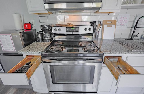 Central Oklahoma City Apartment | 1BR 7 mins from Integris Children's — built for nurses and medical families #20A