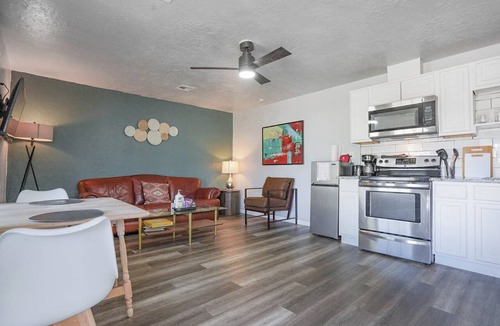 Central Oklahoma City Apartment | 1BR 7 mins from Integris Children's — built for nurses and medical families #20A