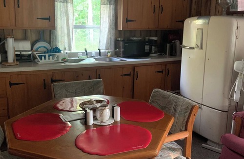 Newberry Cabin | 1BR Cabin walking distance to Dollarville Dam