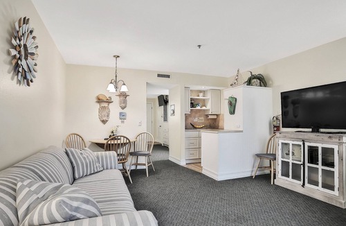 Indialantic By The Sea Condo | 1BR Oceanfront 3rd-Floor | Beach access | Pool