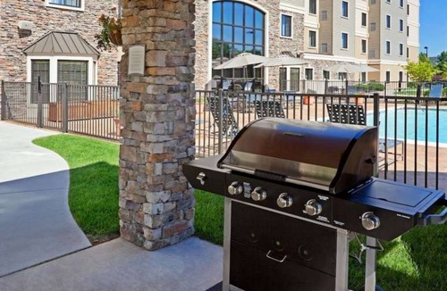 Denton Apartment | 1BR Suite w/2 Queens | Pool + Daily Breakfast