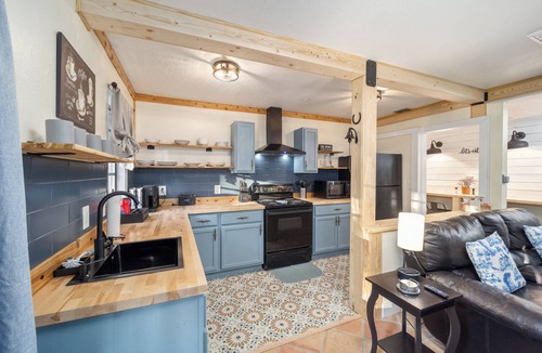 Historic District Apartment | 2/1 Historic Carriage House Walking Distance to Downtown