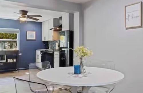 Lakeland Cottage | 2/1 Pet Friendly Spanish Cottage
