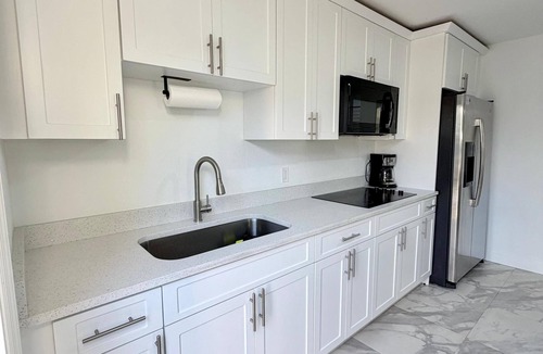 Lake Worth Apartment | 2/1 private, peaceful, lakeview studio