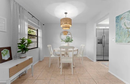 Port Canaveral House | 2/2/KING Bed, no stairs, 3 blks to beach, relaxing/private yard