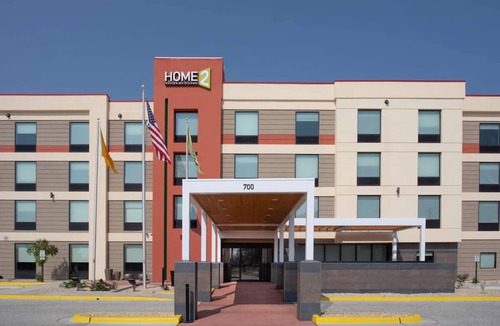 Roswell Hotel | 2 Beautiful Units Near Spring River Zoo. FREE Parking and Breakfast!