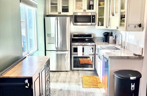 East Whittier House | 2-bed 1 bath guest unit @stayinwhittier