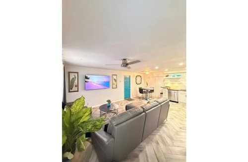 Port Orange House | 2 Bed 1 Bath