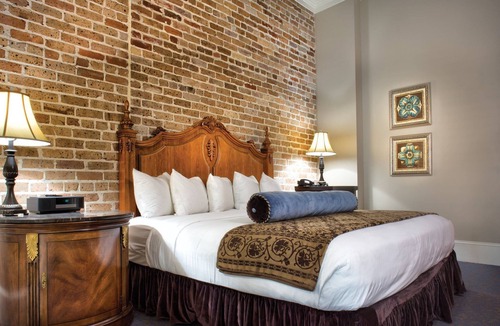 Central Business District Resort | 2 Bedroom Lock-Off Suite in Downtown New Orleans for Super Bowl 2025