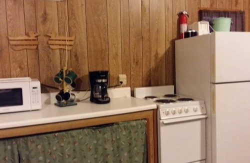 Donalsonville Cabin | 2 BR 2 Bath Cabin on private 1 acre. Huge cement pad for parking. No clay roads.