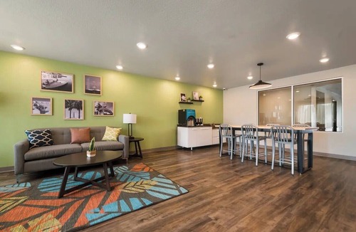Rockledge Hotel | 2 Budget Rooms Near Cocoa Beach & Kennedy Space Center for Great Stays