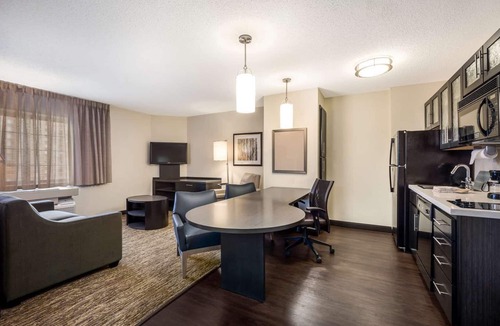 Morris Plains Hotel | 2 Classic 1BR Suites Perfect for Families Visiting NYC - Pets welcome