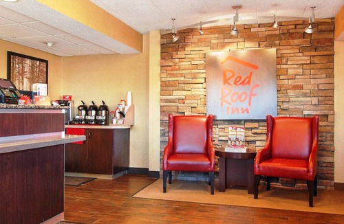 North Canton House | 2 Comfortable Stays Nearby Canton’s Best Shopping and Dining Spots