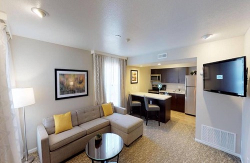 Newark Hotel | 2 Comfortable Suites w/Sitting Area & Outdoor Pool Access | Free Breakfast