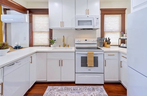 Whittier Apartment | 2 Craftsman Duplex Units - Groups - Views - Parking - W/D - Disney/Universal