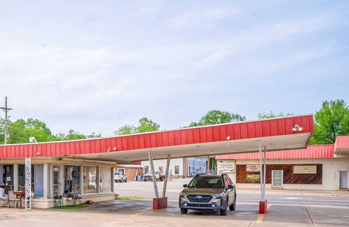 Booneville Apartment | 2 Full Beds|Non-Smoking