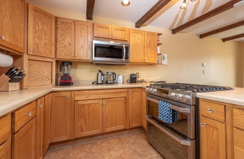 Lander House | 2 Homes, Stunning Mountain Views, Spring Season! Good Value.