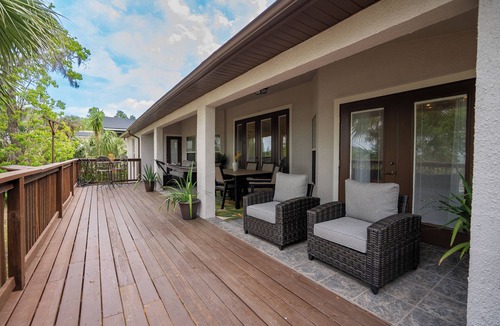 Clermont House | 2 King 2 Twin 1 Queen + Enormous Deck 3 BD Lakeview by Waterfront Park & Events