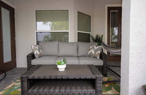 Clermont House | 2 King 2 Twin 1 Queen + Enormous Deck 3 BD Lakeview by Waterfront Park & Events