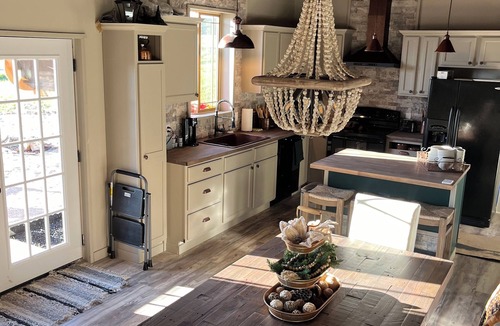 Custer Ski Chalet | 2 King beds, huge deck at a picturesque chalet