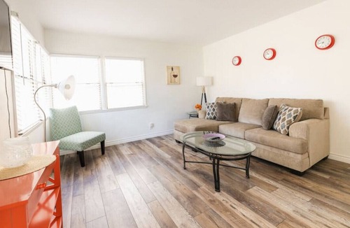 Leimert Park Apartment | 2 Leimert Down · Spring Charmer In The Heart Of The City