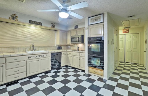 West Arlington House | 2 Mi to Lake Arlington: Spacious Escape w/Deck