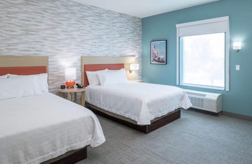 Port Canaveral Hotel | 2 Modern 2 Queen Studios w/Kitchens, Pool Bar & Breakfast | Port Canaveral
