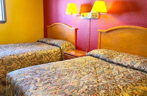 Sulphur Hotel | 2 Modern Rooms Perfect for Travelers, Parking Included, Near Local Museums