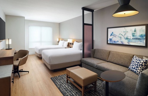 Melbourne Hotel | 2 Modern Rooms w/Sofa bed Ideal for Family Stay | Breakfast Included