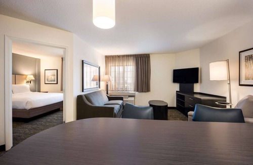 Morris Plains Hotel | 2 Pet-Friendly Suites w/Full Kitchen and Near NYC Commute