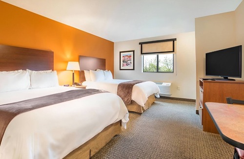 Wixom Hotel | 2 Pet-Friendly Units Near State Recreation Area - Short Drive from Detroit
