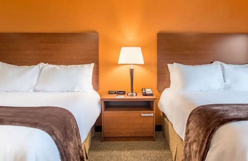 Lubbock Hotel | 2 Pet-friendly Units with Kitchenette and FREE Parking | Near Buddy Holly Center