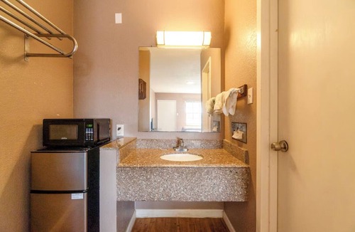 Sweet Home Hotel | 2 Practical Family Accommodations w/Free Parking - Perfect for Travelers