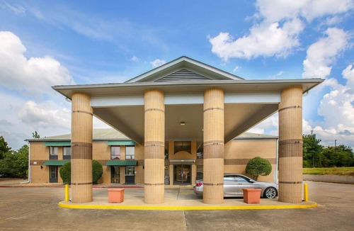 Texarkana Apartment | 2 Queen Bed | Non Smoking