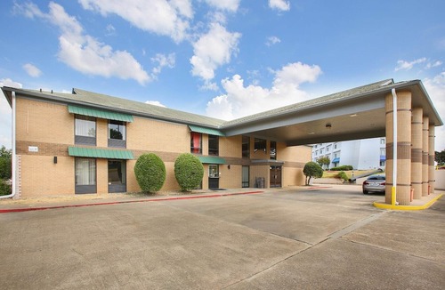 Texarkana Apartment | 2 Queen Bed | Non Smoking
