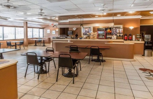 Douglas Apartment | 2 Queen Bed|Smoking|Douglas GA