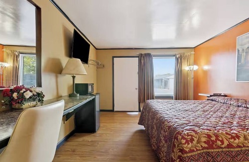 Shields Hotel | 2 Road Trip Ready Rooms Near Lake Linton – Affordable + Convenient