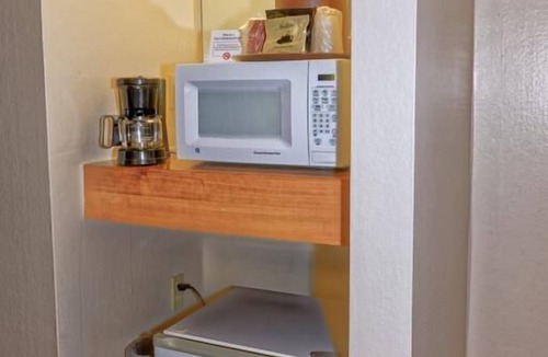 Grand Junction Hotel | 2 Spacious Units Minutes to Redlands Mesa Golf Course! Onsite Bar & Gym!