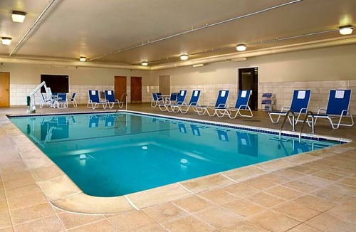 Sterling Heights Hotel | 2-Star Hotel ∙ Hampton Inn & Suites Detroit Sterling Heights