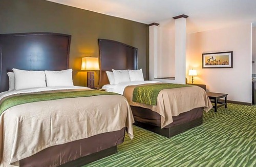 Moore Hotel | 2-Star Hotel ∙ Comfort Inn & Suites Moore - Oklahoma City