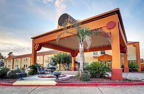 Diamondhead Hotel | 2-Star Hotel ∙ Econolodge Inn & Suites