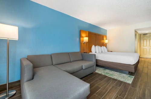 Seabreeze Park Hotel | 2 Units | Spacious Family Stay w/Ocean Views | Near Beaches & Top Hotspots