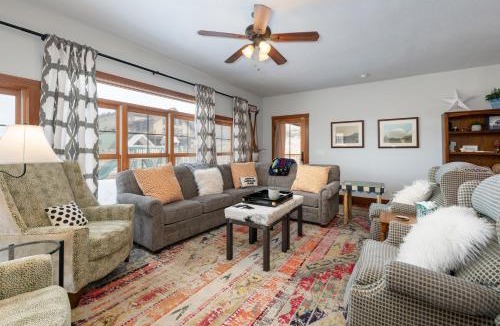 Silvercreek House | 206 Juniper