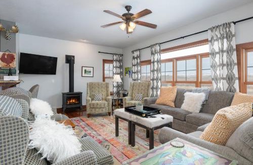 Silvercreek House | 206 Juniper