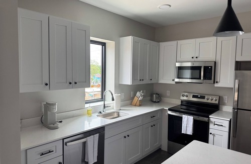 Downtown Omaha House | #206 Spacious Boutique Apt, Near Blackstone, UNMC, Midtown