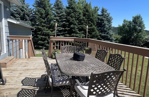Summerset House | 20min from Sturgis! Great home for sturgis rally couples! Room for trailer/bikes